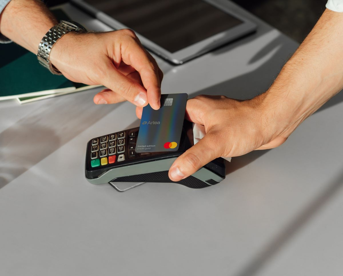 Kosminė Mastercard Gold bekontaktė kredito kortelė