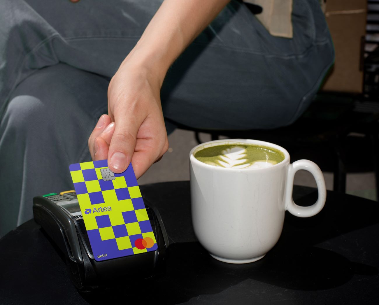 Debit Mastercard bekontaktė kortelė jaunimui