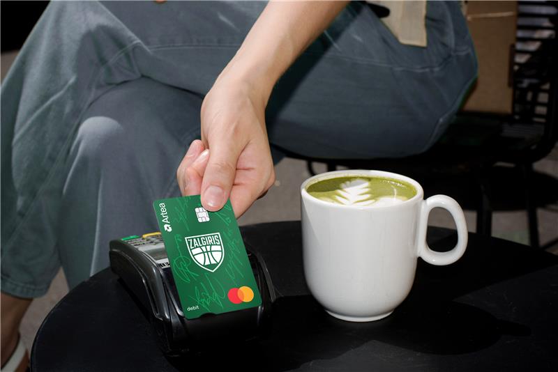 „Žalgirio Mastercard Debit“ bekontaktė debeto kortelė